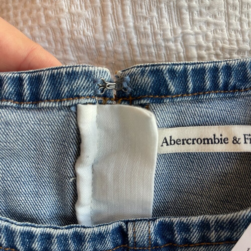 NWT - Abercrombie & Fitch Blue Denim Top - Size: Large - Picture 6 of 9
